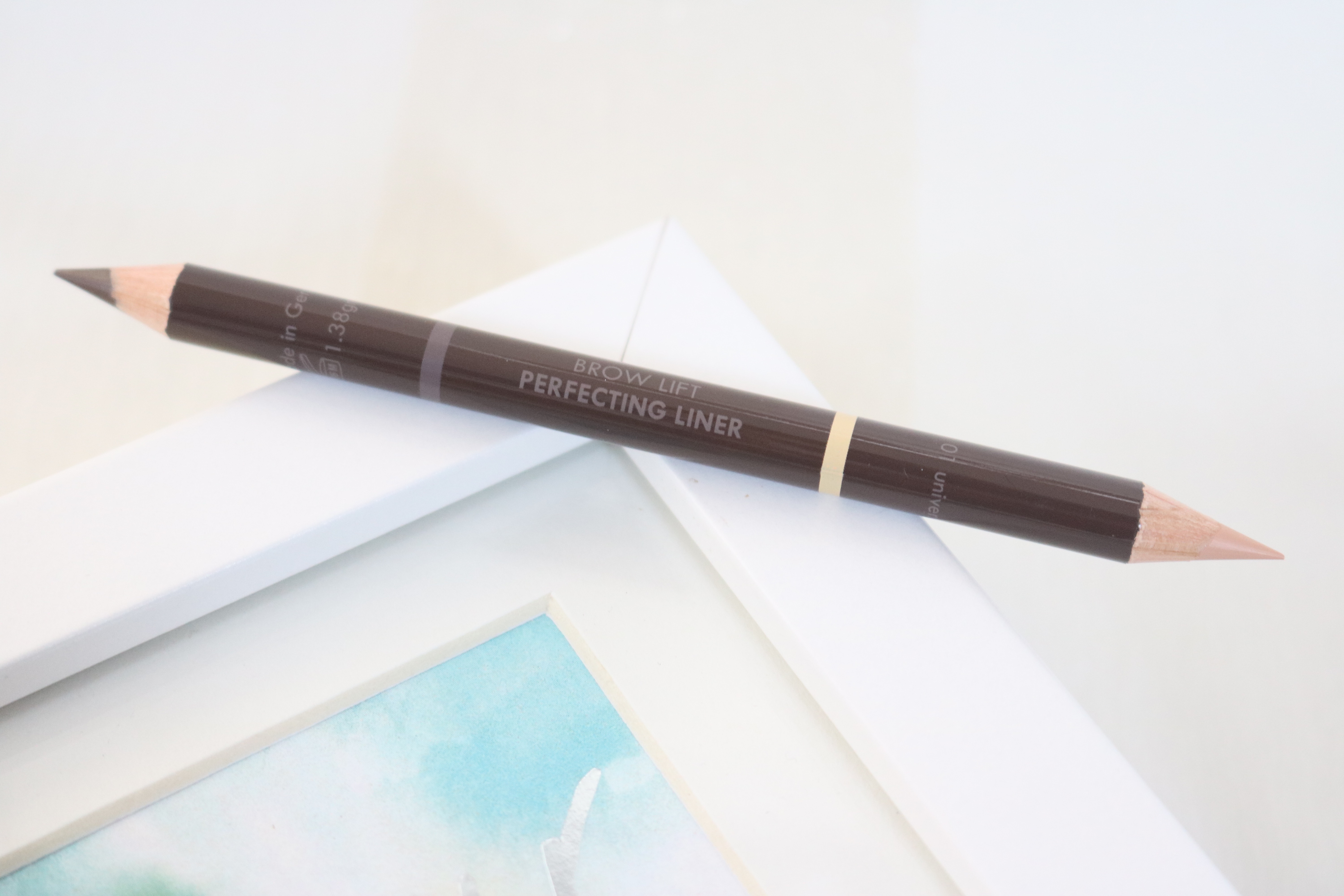 Glossybox April 2016 Jodetopia The Body Shop Essence Studio 10