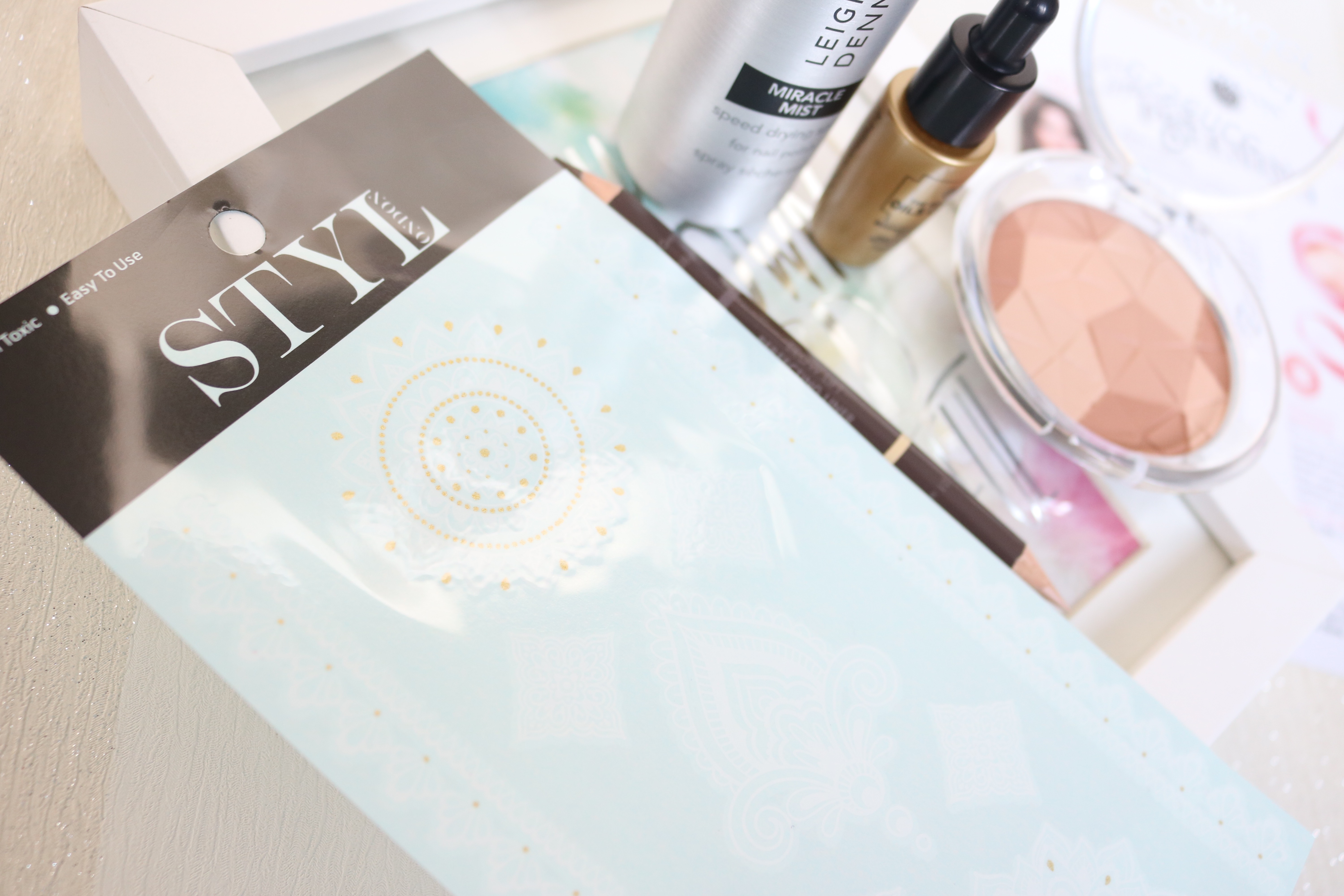 Glossybox April 2016 Jodetopia The Body Shop Essence Studio 10